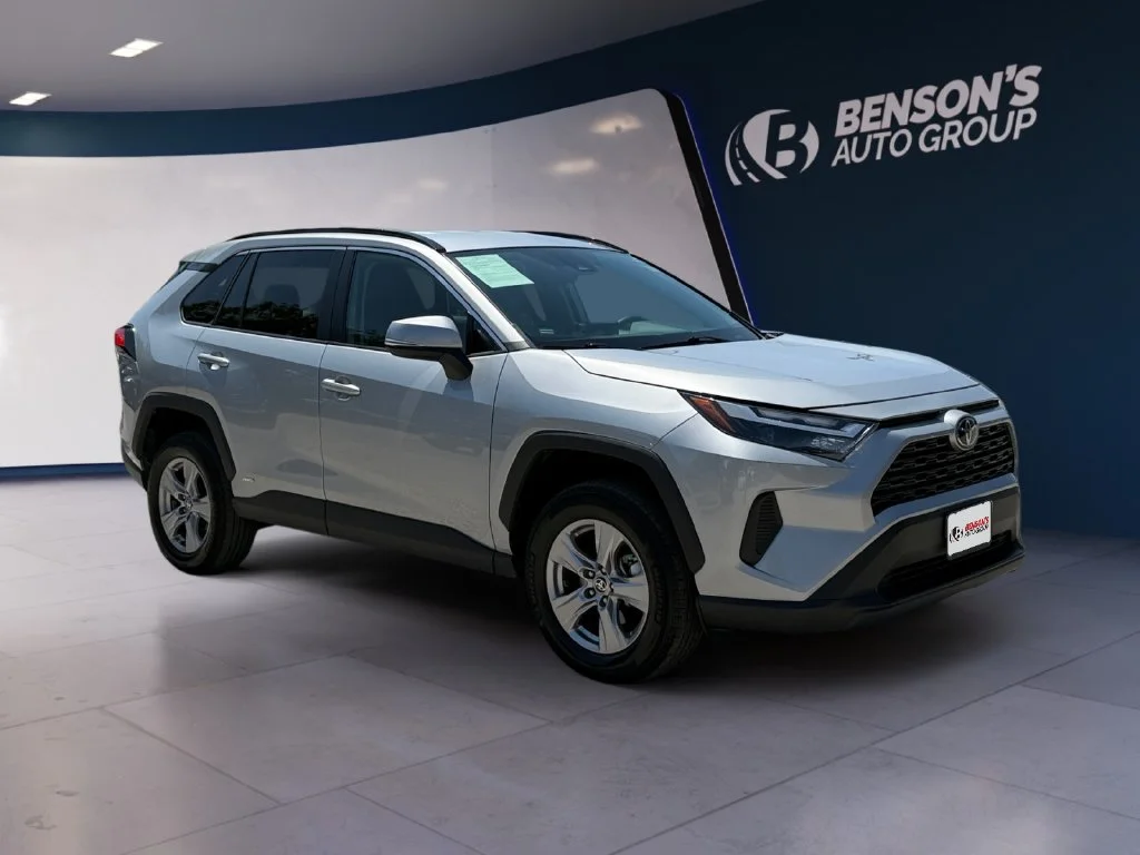 Used 2025 Silver Toyota XLE image 7