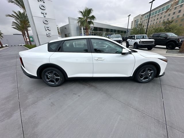 New 2026 Snow White Pearl Kia LXS image 8