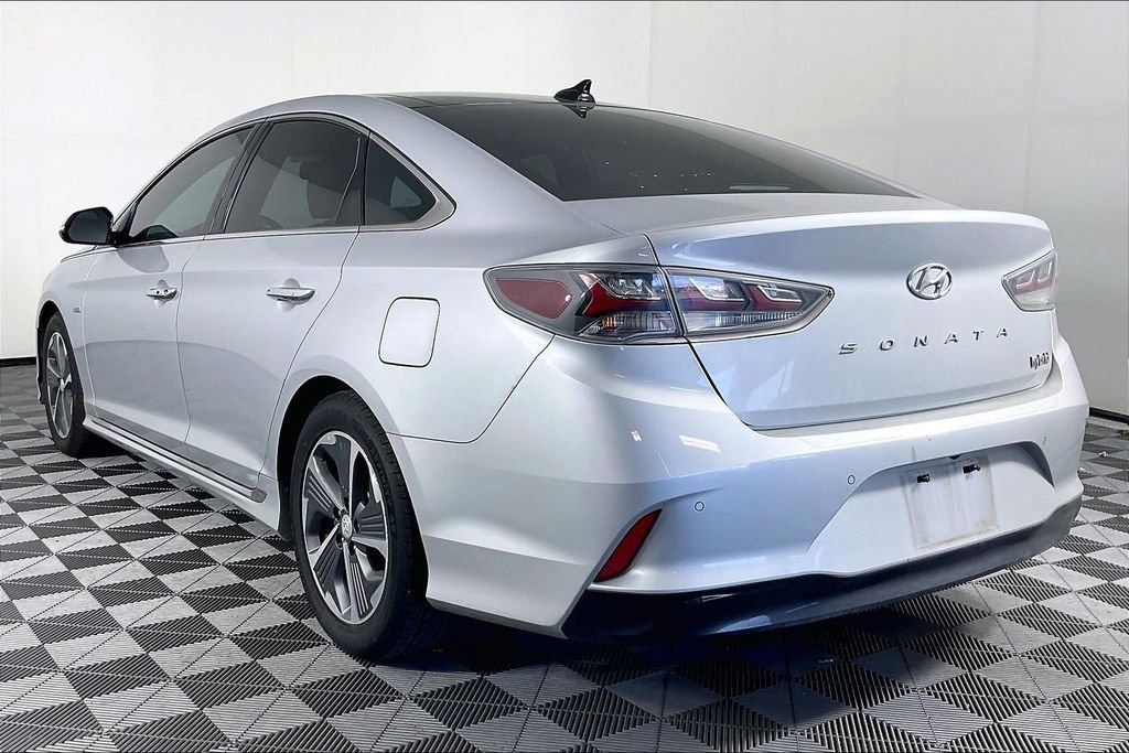 Used 2019 Silver Hyundai Limited image 2