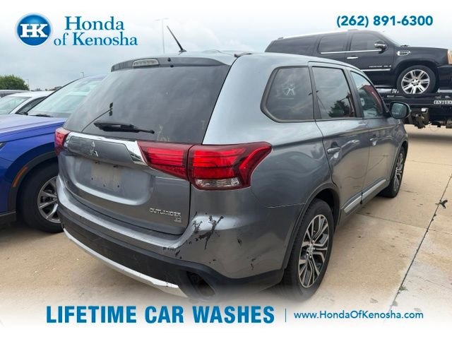 Used 2016  Mitsubishi SE image 2