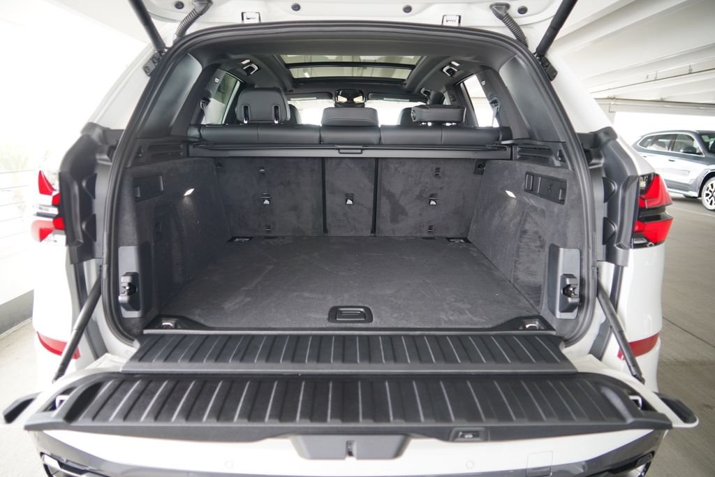 New 2026 Alpine White BMW sDrive40i image 29