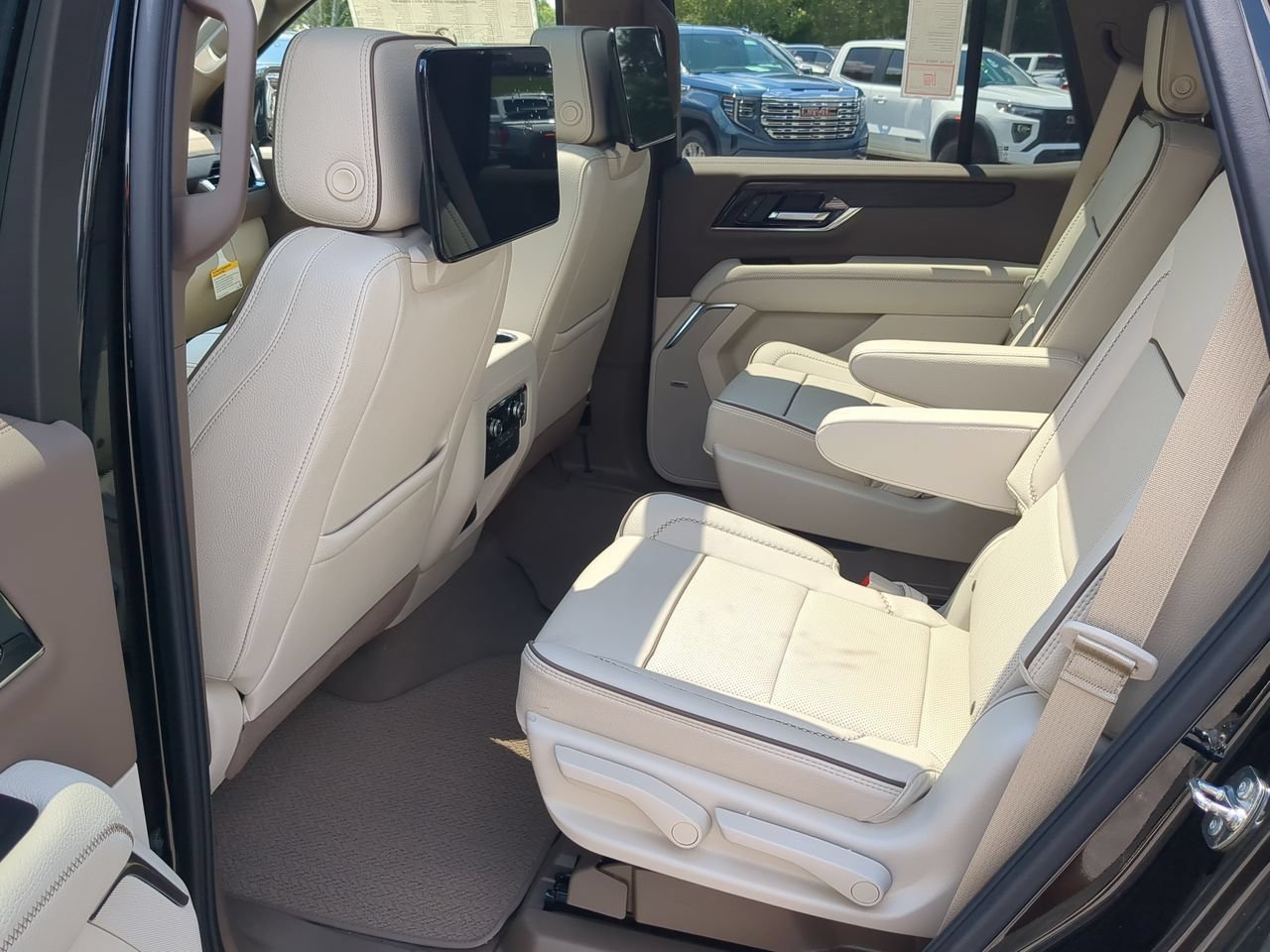2026 GMC Yukon Denali - Photo 26