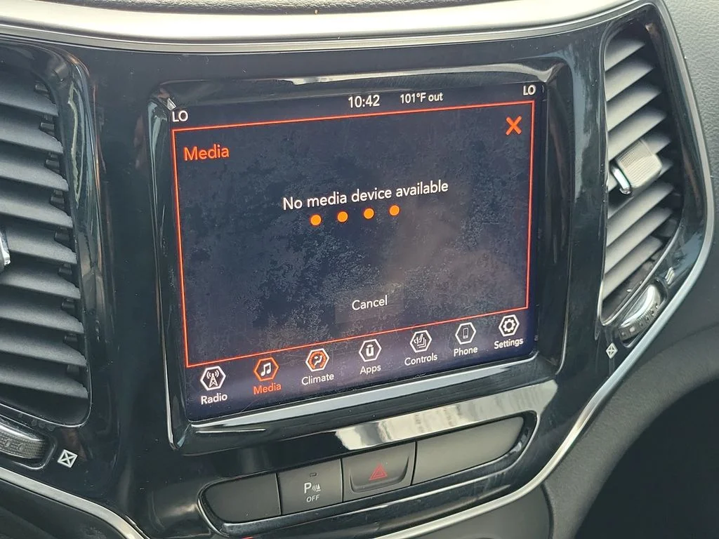 Used 2019 Gray Jeep Limited image 24