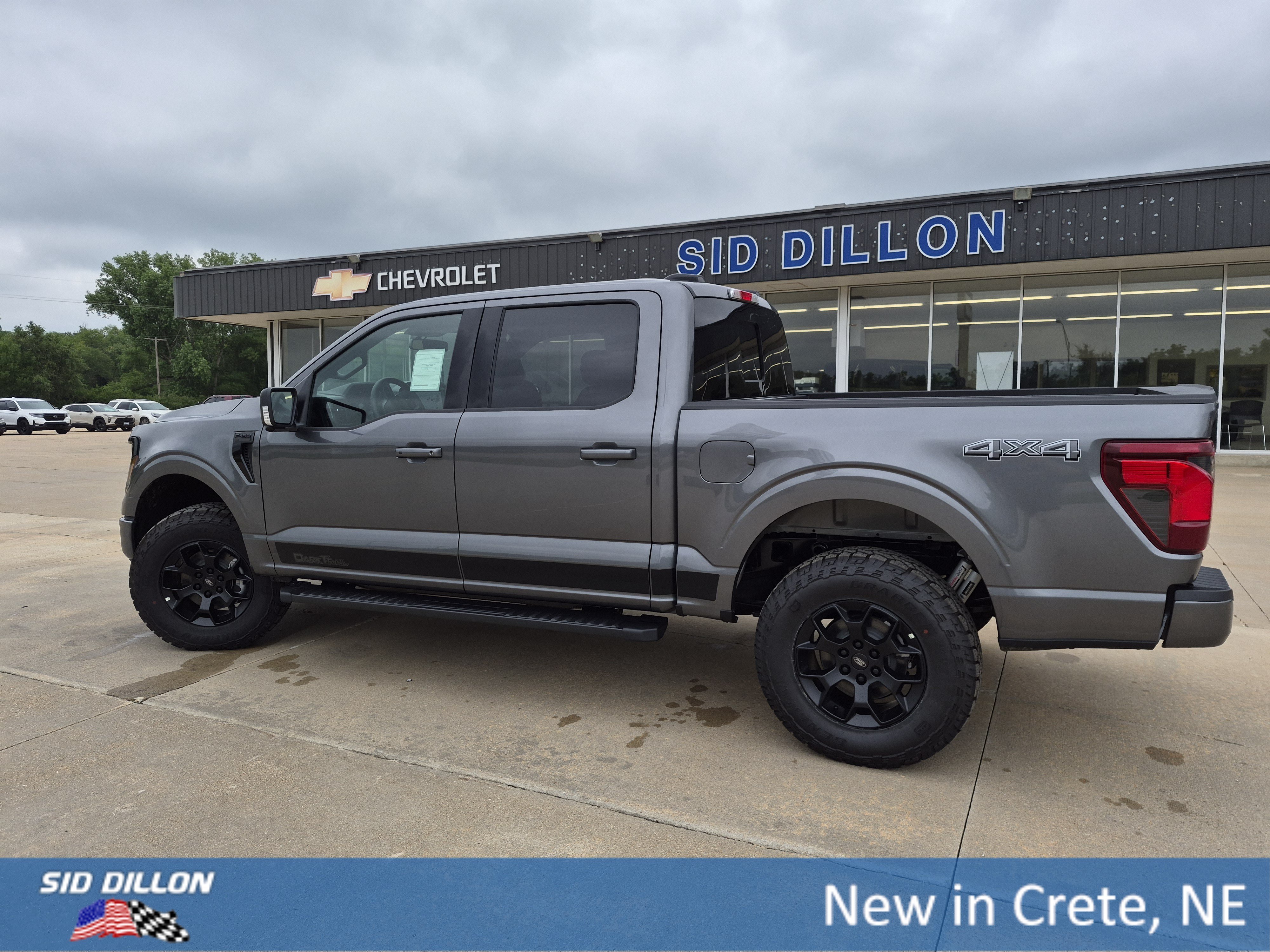 New 2026 Carbonized Gray Metallic Ford XLT image 18