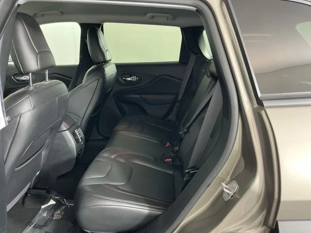 Used 2020 Light Brownstone Pearlcoat Jeep Trailhawk image 27