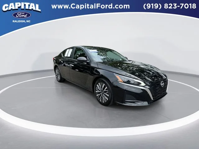 Used 2025 Black Nissan 2.5 SV image 2