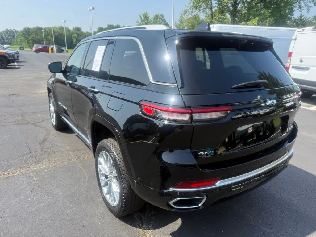 Certified Used 2023 Black Jeep Summit 4xe image 7