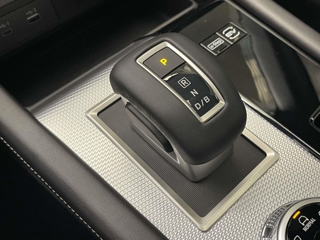 New 2026 Gray Nissan Platinum image 31