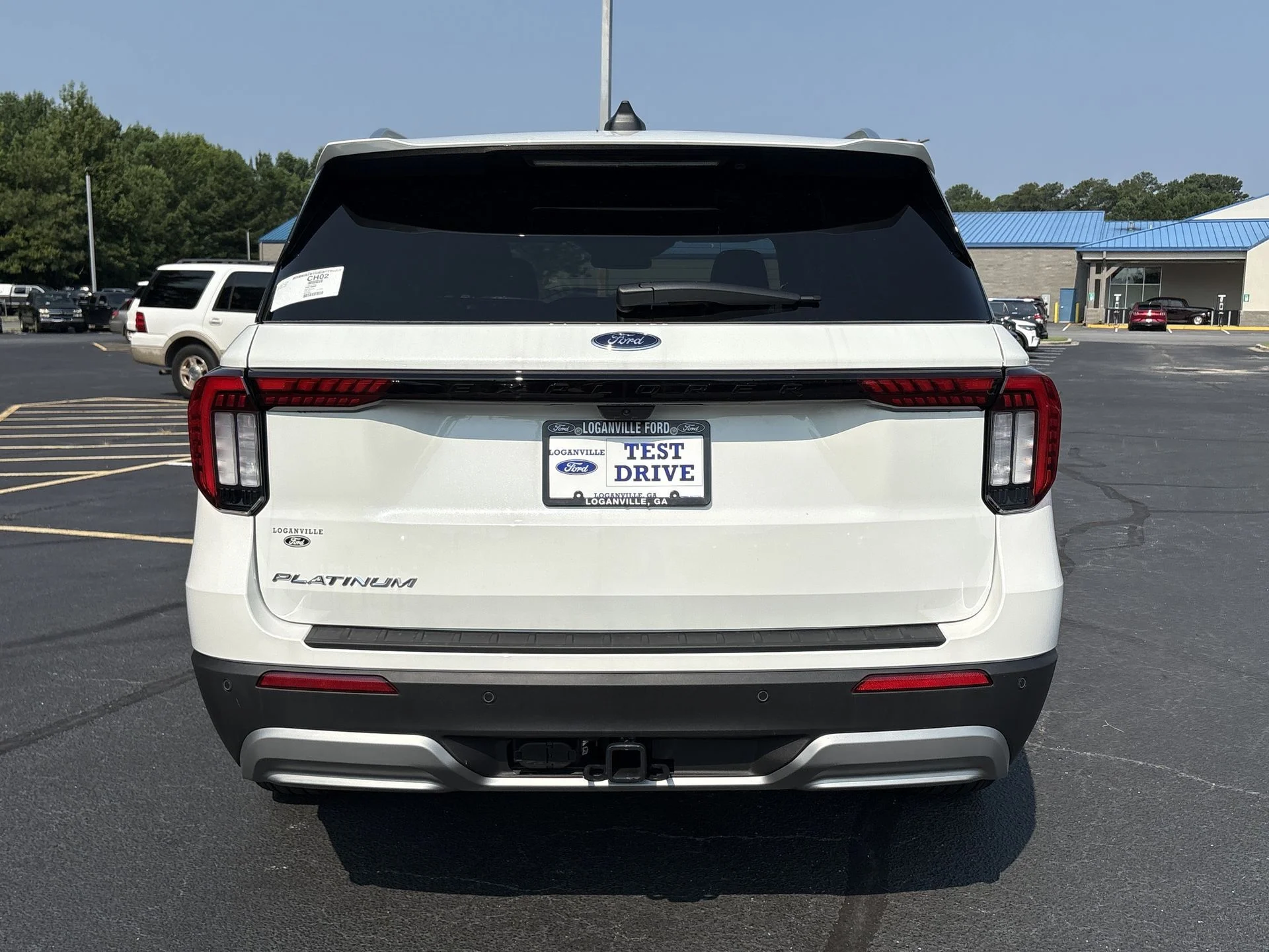 New 2026 Star White Metallic Tri-Coat Ford Platinum™ image 23