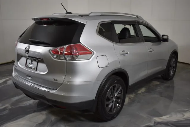 Used 2016 Silver Nissan SL image 7