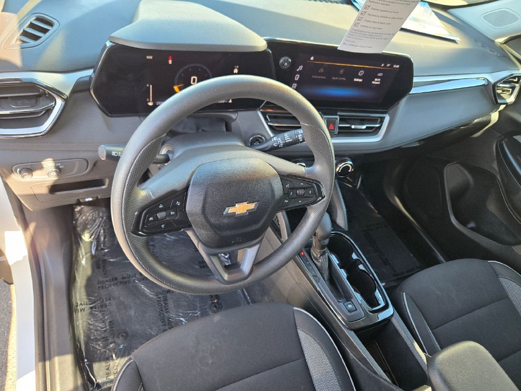 Used 2025 White Chevrolet LT image 6