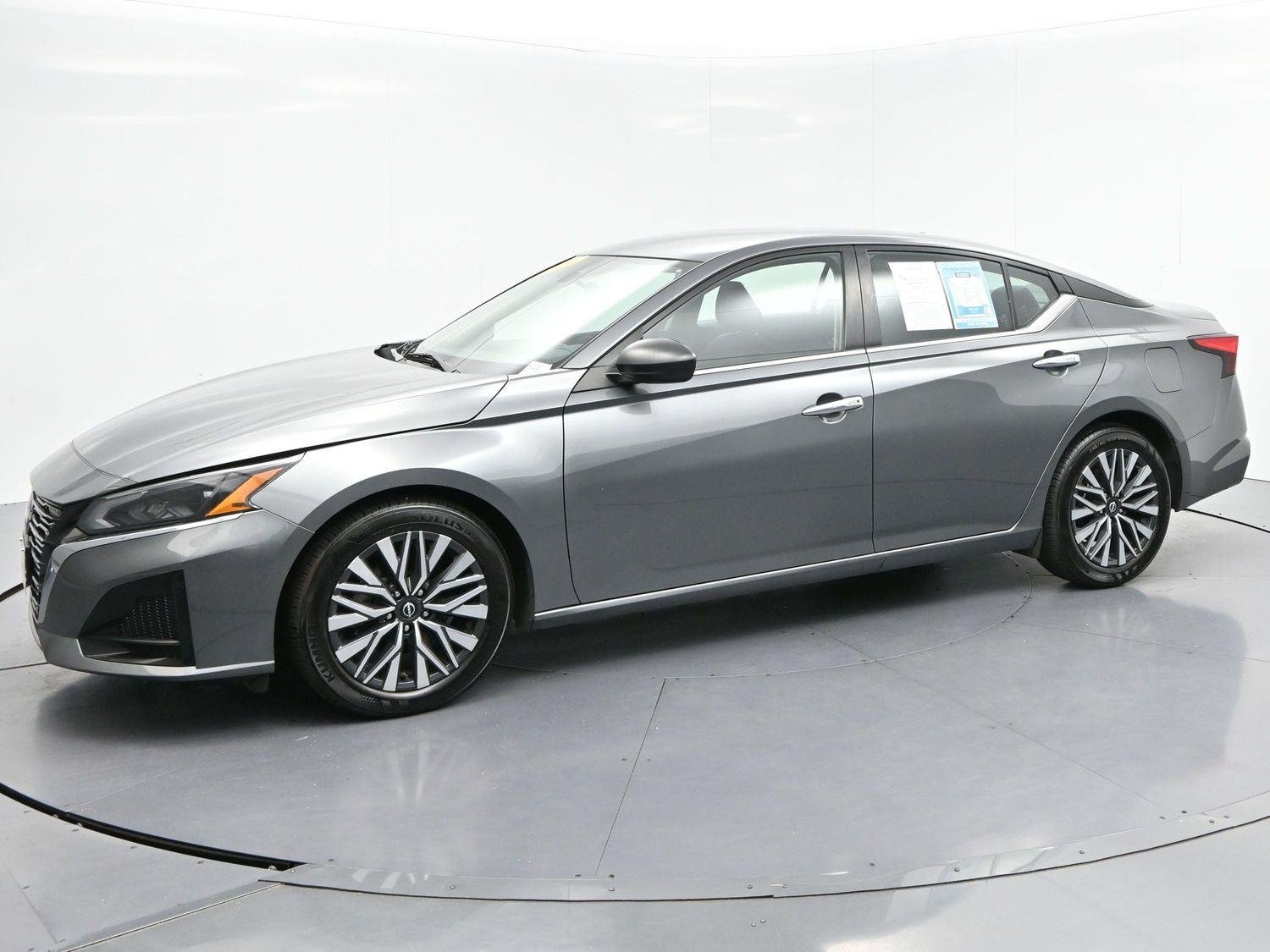Used 2024 Gun Metallic Nissan 2.5 SV image 4