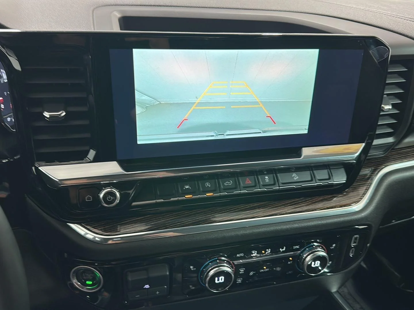 Used 2025 Summit White GMC Elevation image 12