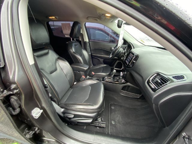Used 2019 Gray Jeep Limited 4x4 image 23