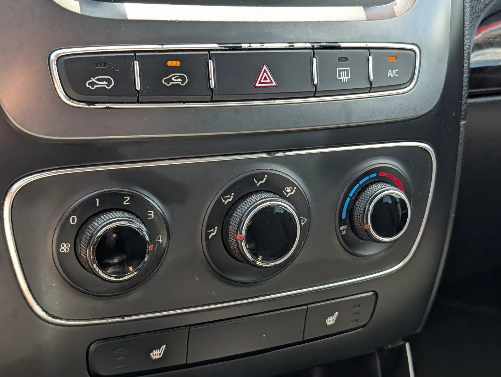 Used 2014 Bright Silver Kia LX image 17
