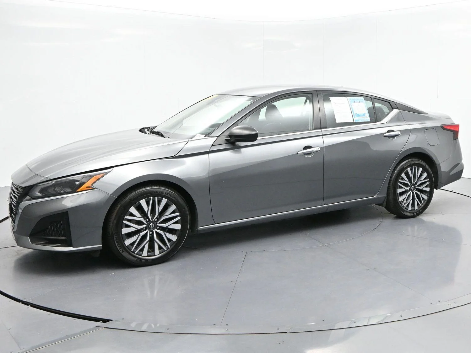 Used 2024 Gun Metallic Nissan 2.5 SV image 4