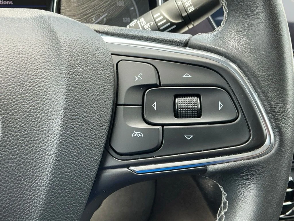 Used 2023 Black Buick Select image 36