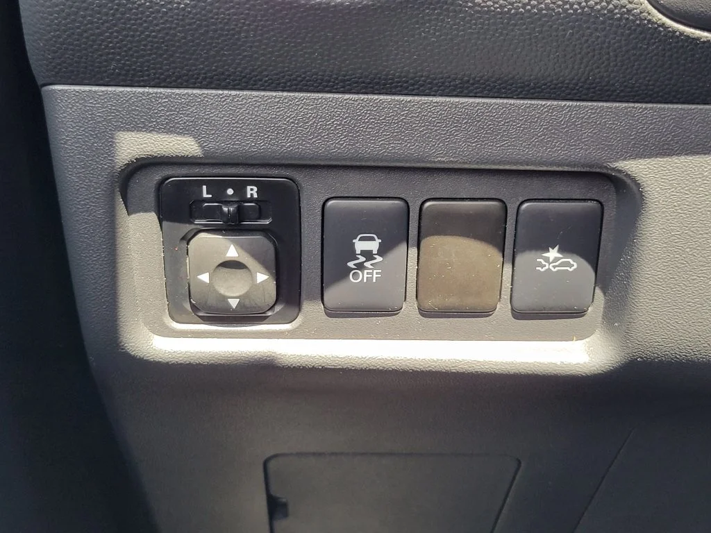 Used 2024 Gray Mitsubishi ES image 25