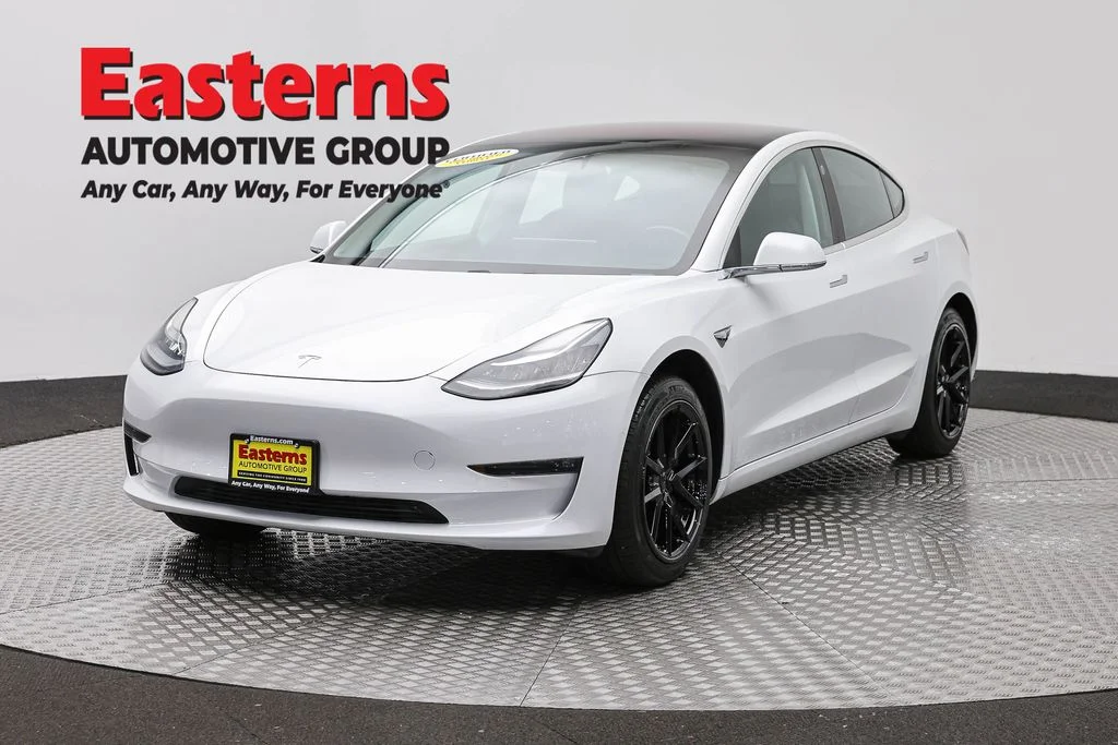 Used 2018 White Tesla Long Range image 1