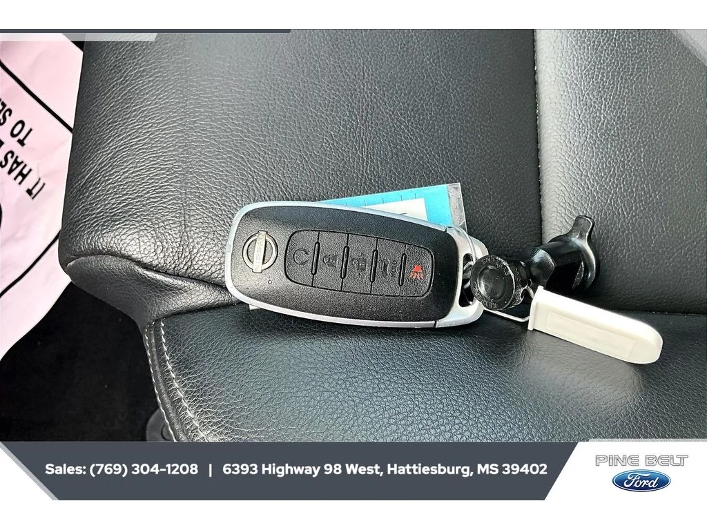 Used 2023 Caspian Blue Metallic Nissan SL image 9