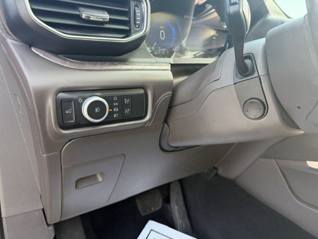 Used 2022 Red Metallic Ford Platinum image 12