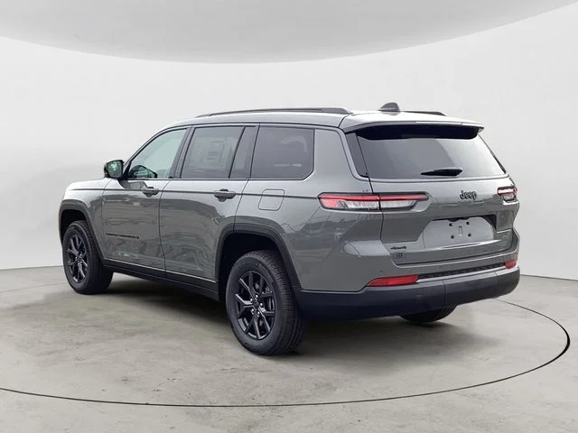 New 2027 Gray Clearcoat Jeep Laredo Altitude image 3