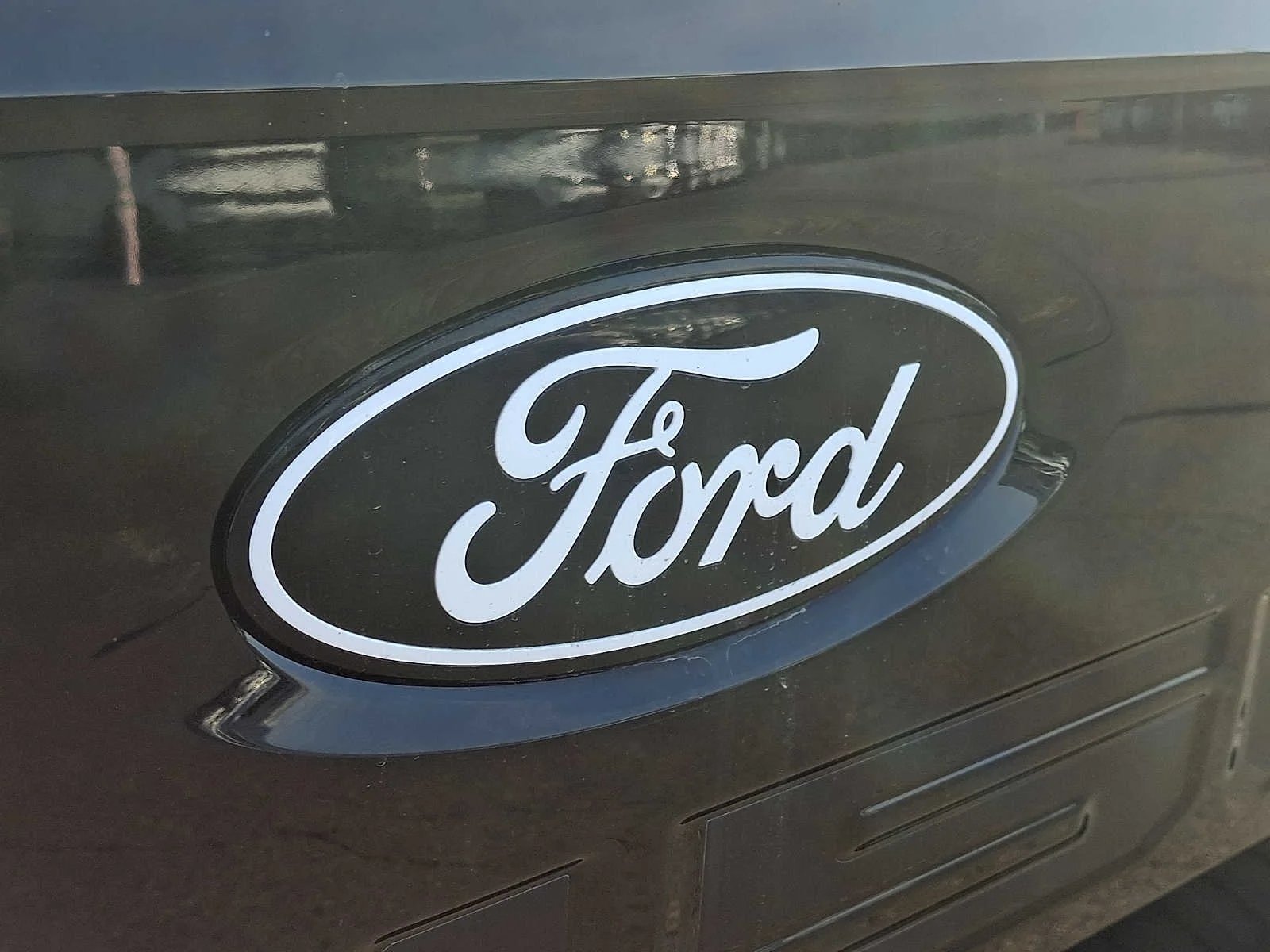 Used 2024 Agate Black Metallic Ford LARIAT image 29