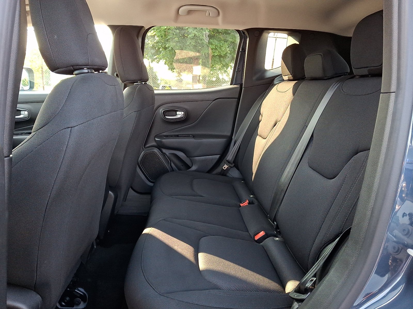 Used 2023 Slate Blue Pearlcoat Jeep Latitude image 9