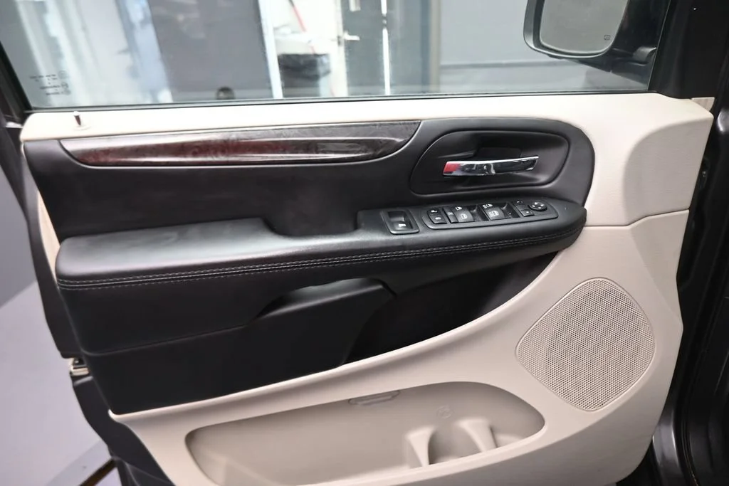 Used 2018 Gray Dodge SE image 39