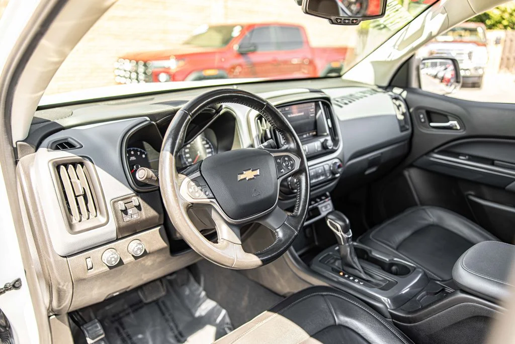 Used 2022 White Chevrolet Z71 image 16
