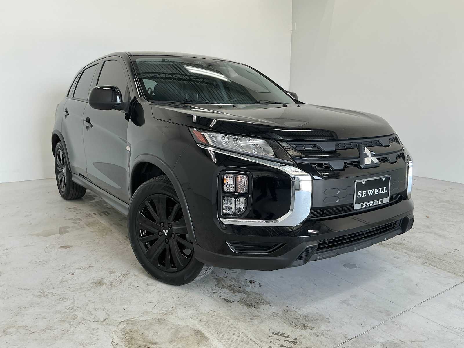Used 2024 Labrador Black Pearl Mitsubishi LE image 4