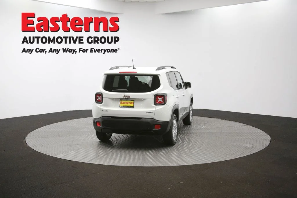 Used 2017 White Jeep Latitude image 37