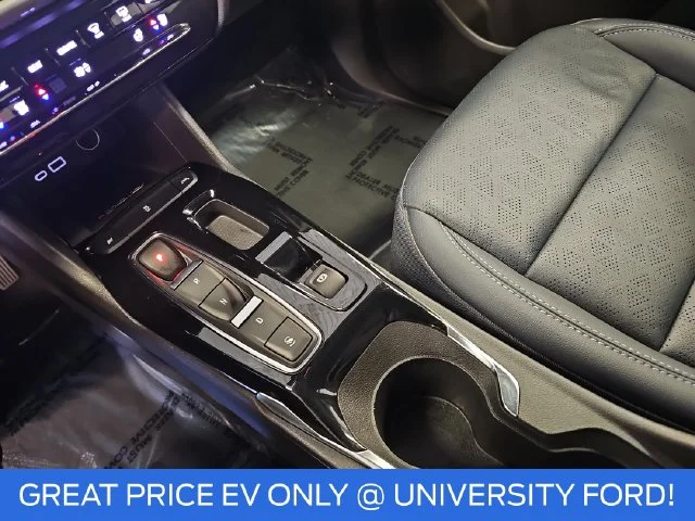 Used 2023 White Chevrolet LT image 26
