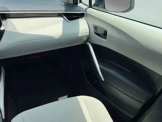 Used 2022 Silver Toyota LE image 13
