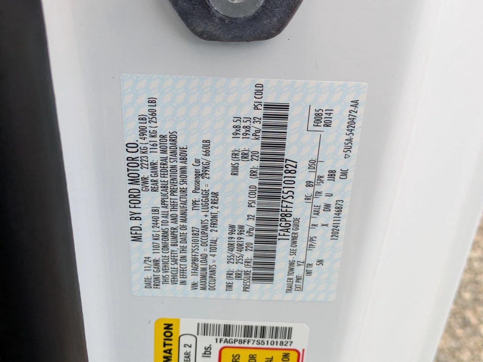 Used 2025 Oxford White Ford GT Premium image 32