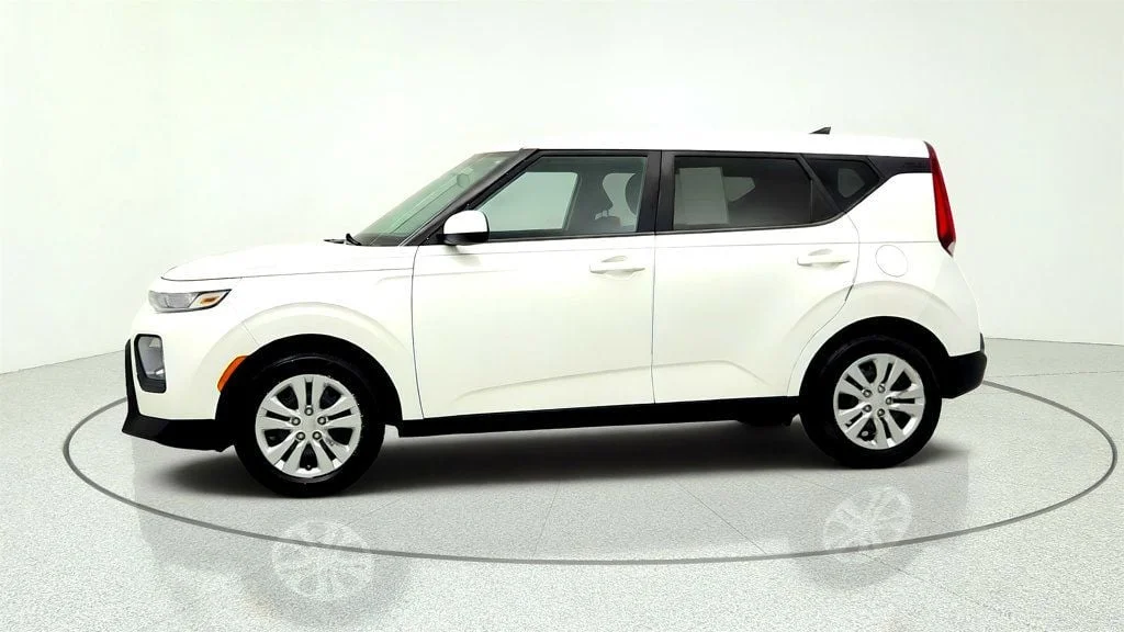 Used 2020 Snow White Pearl Kia LX IVT image 8
