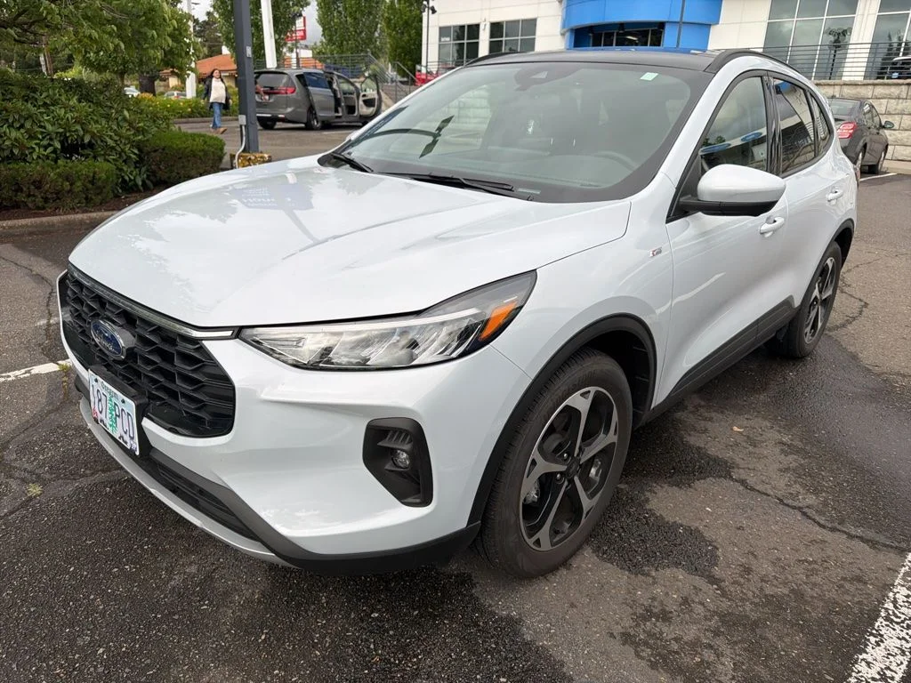 2025 Ford Escape ST-Line Select AWD 2.0L's photo