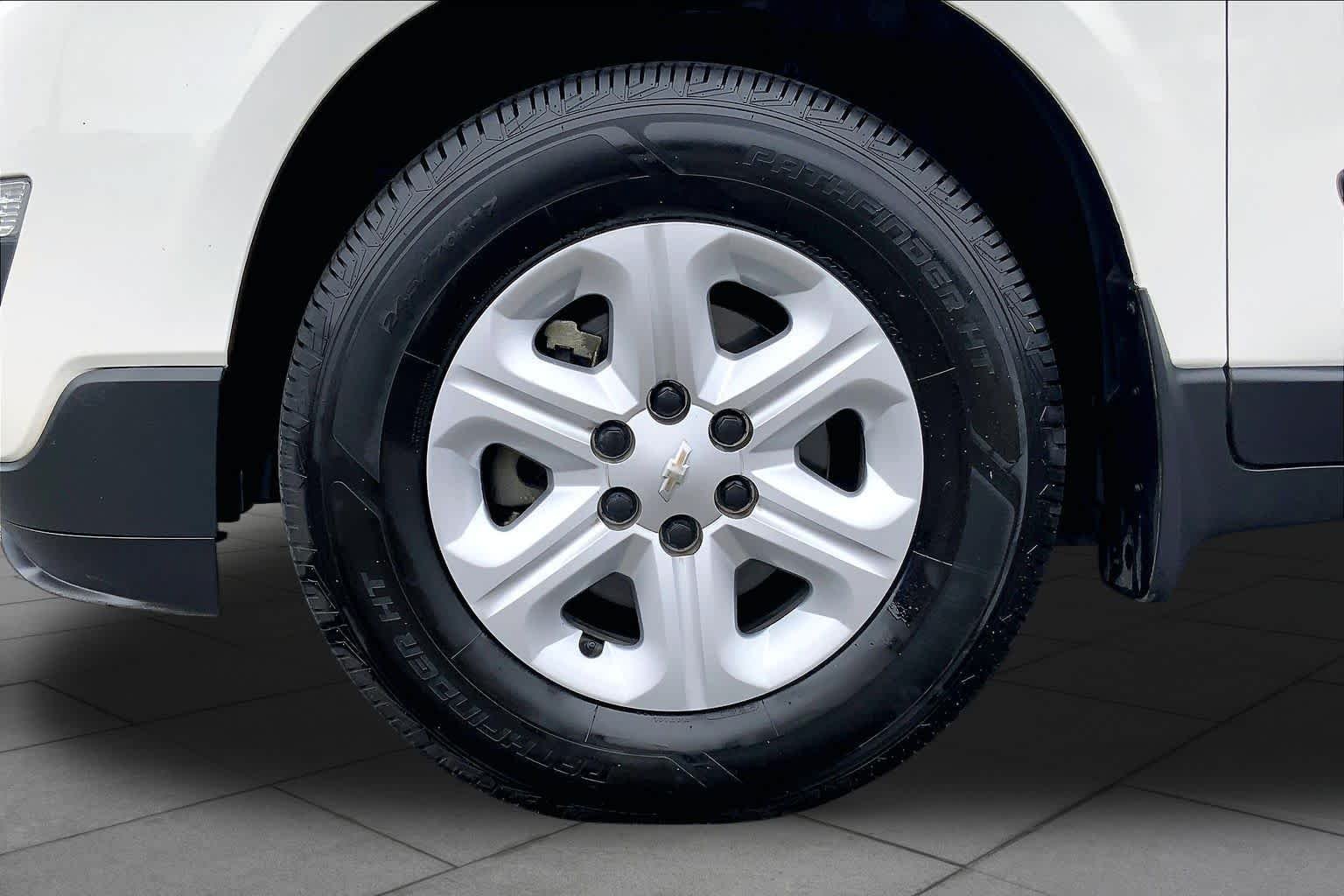Used 2013  Chevrolet LS image 10