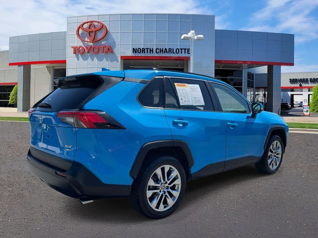 Used 2021 Blue Toyota XLE Premium image 7