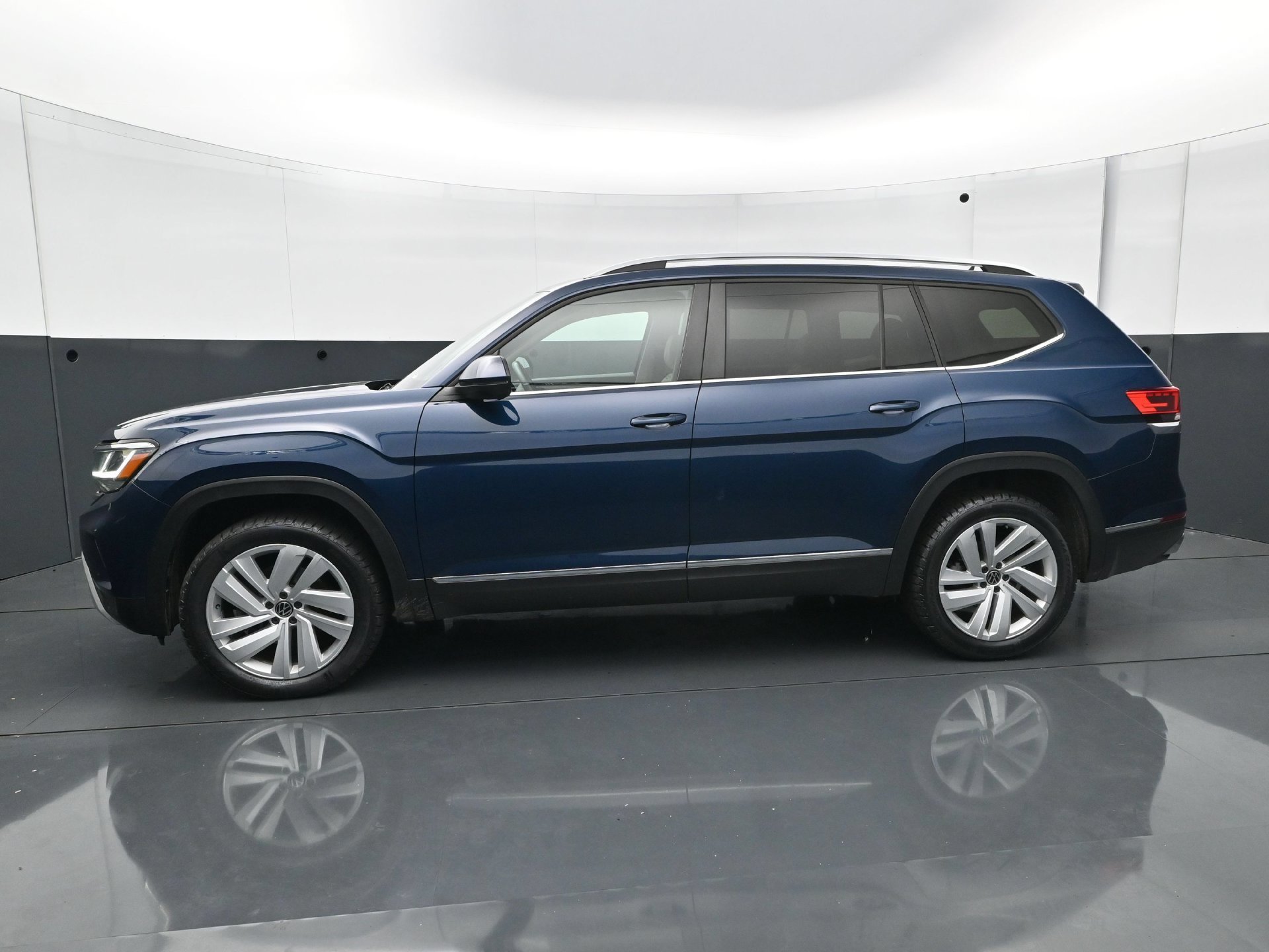 Used 2021 Volkswagen Atlas SEL with VIN 1V2BR2CA2MC518614 for sale in Burnsville, Minnesota