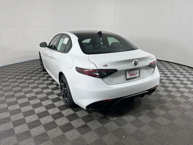 New 2026 Milano White Exterior Paint Alfa Romeo Base image 3