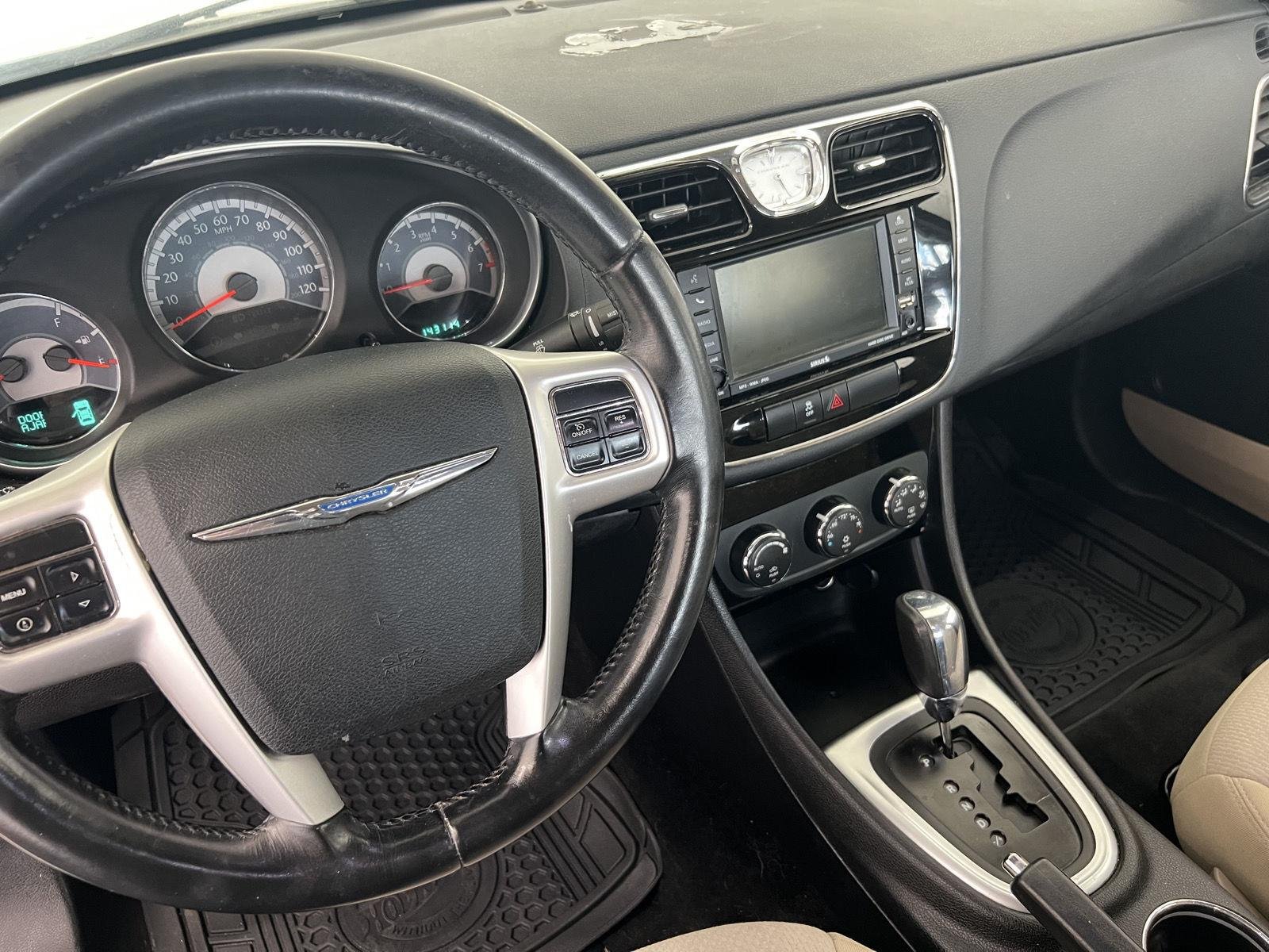 2011 Chrysler 200 Touring - Photo 18