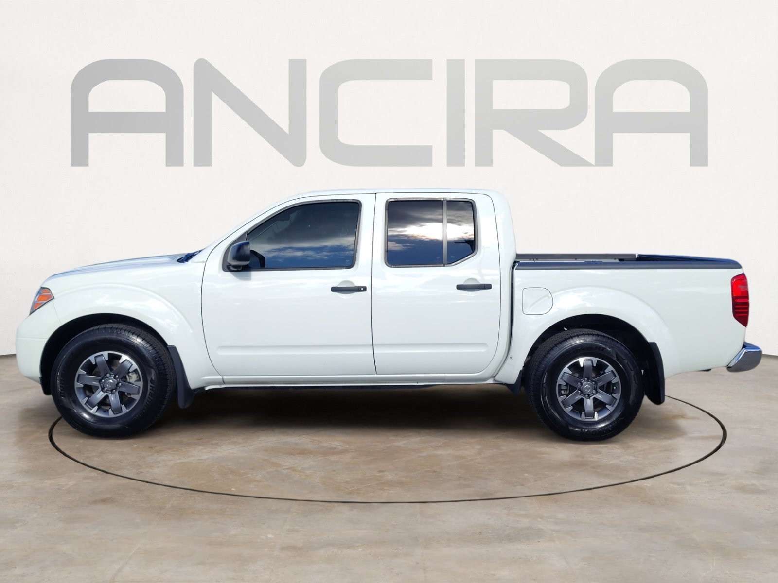 Used 2020 Glacier White Nissan SV image 7
