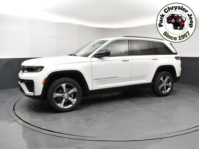 New 2026 Bright White Clear-Coat Exterior Paint Jeep Limited image 3