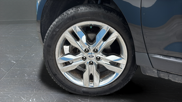 Used 2013 Tuxedo Black Metallic Ford Limited image 36