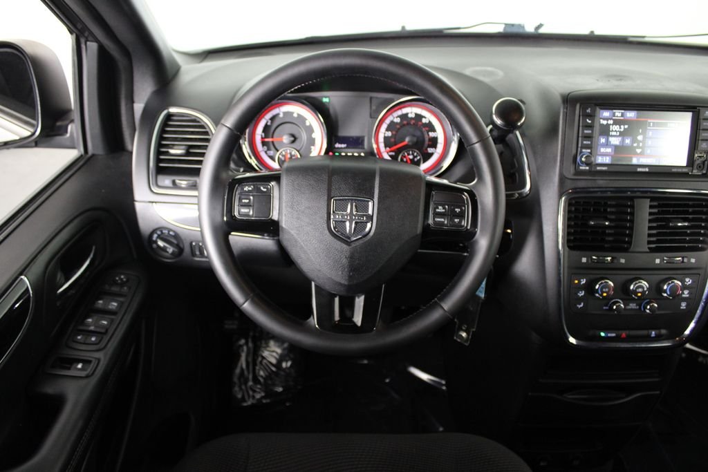 Used 2020 Gray Dodge SE Plus image 6