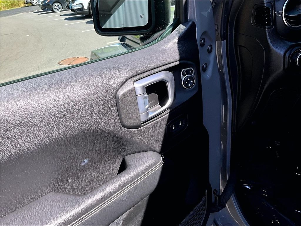Used 2022 Gray Jeep Unlimited Sahara image 9