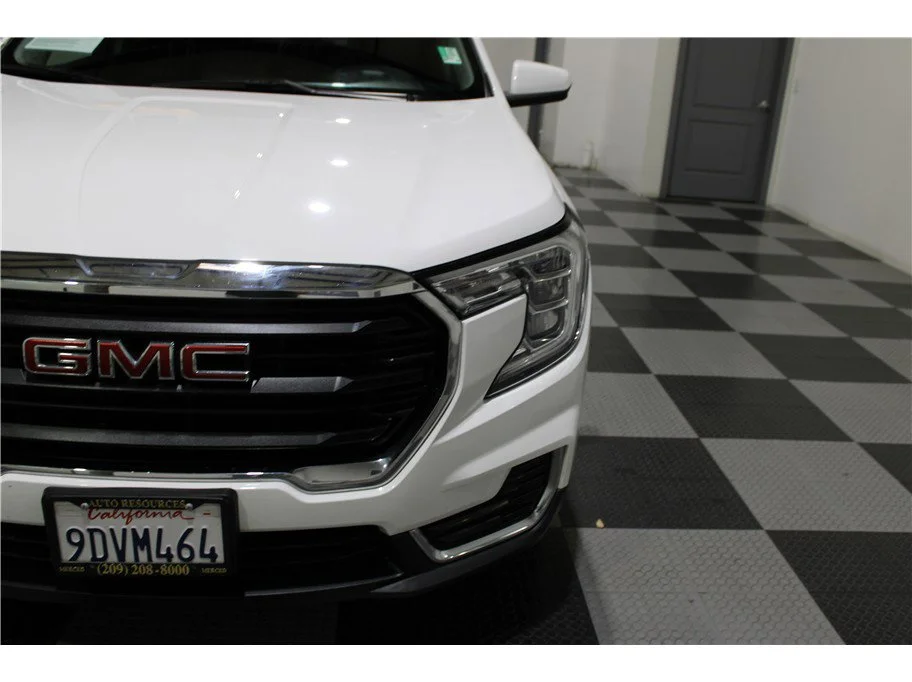 Used 2022 Summit White GMC SLE image 8