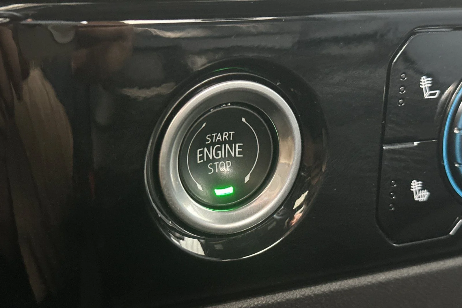 Used 2024 Gray GMC Elevation image 23