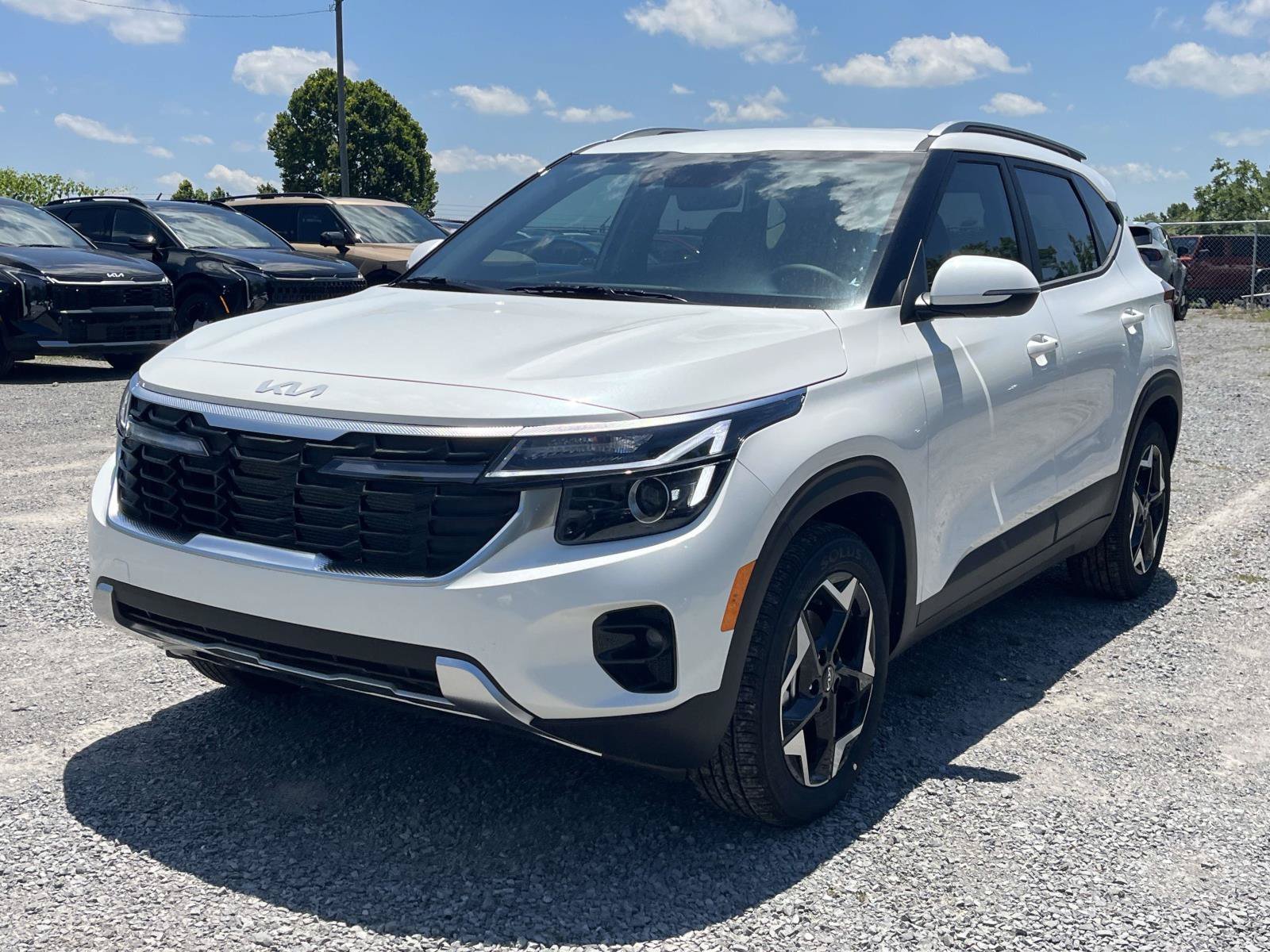 New 2026 Snow White Pearl Kia S image 3